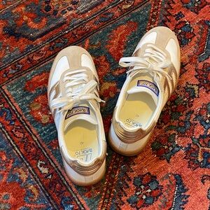 Back 70 Women's Beige and White Sneakers